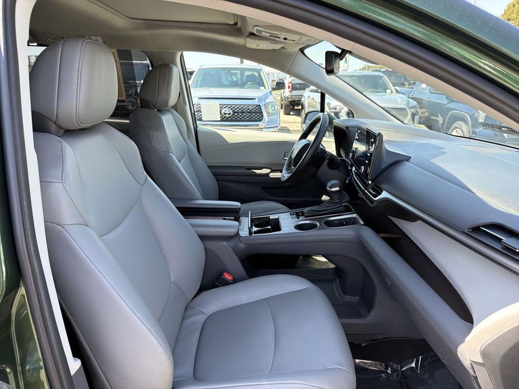 Thumbnail: 2023 Toyota Sienna - 38