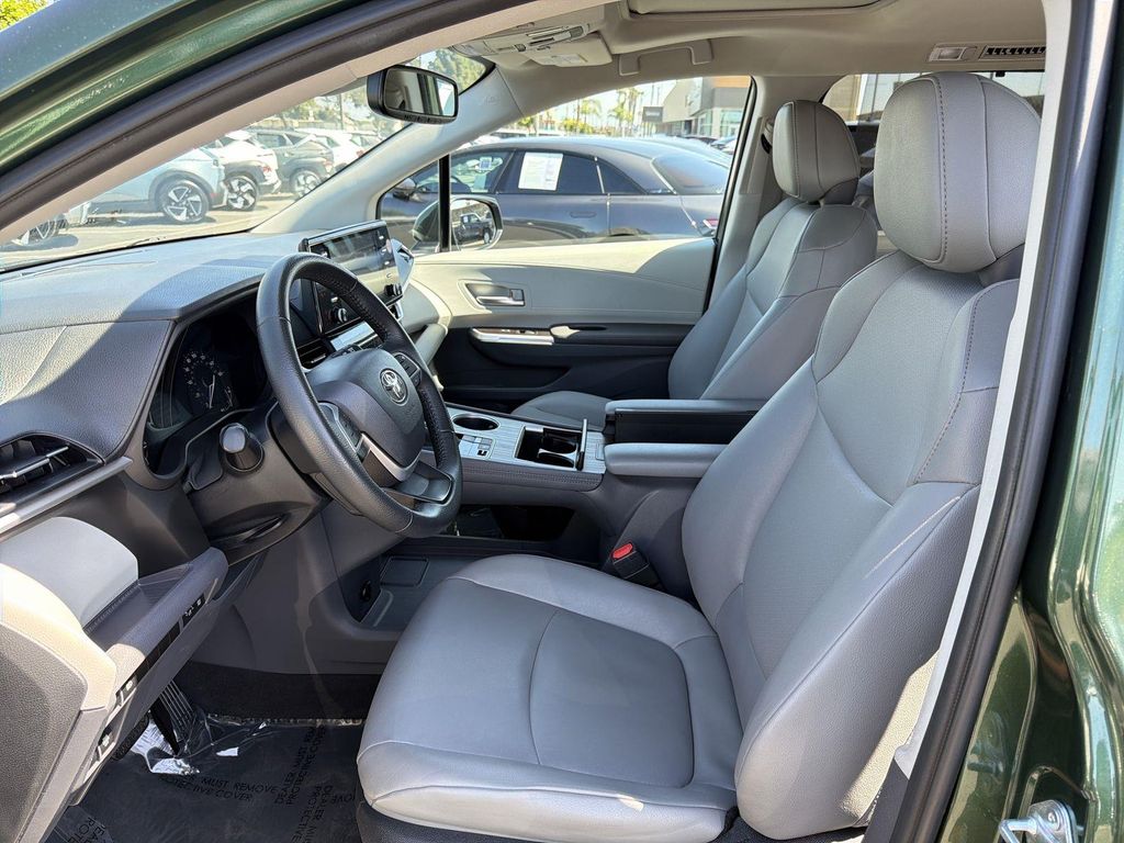 Thumbnail: 2023 Toyota Sienna - 11