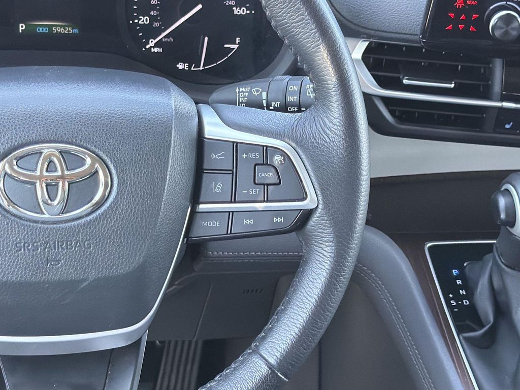 Thumbnail: 2023 Toyota Sienna - 25