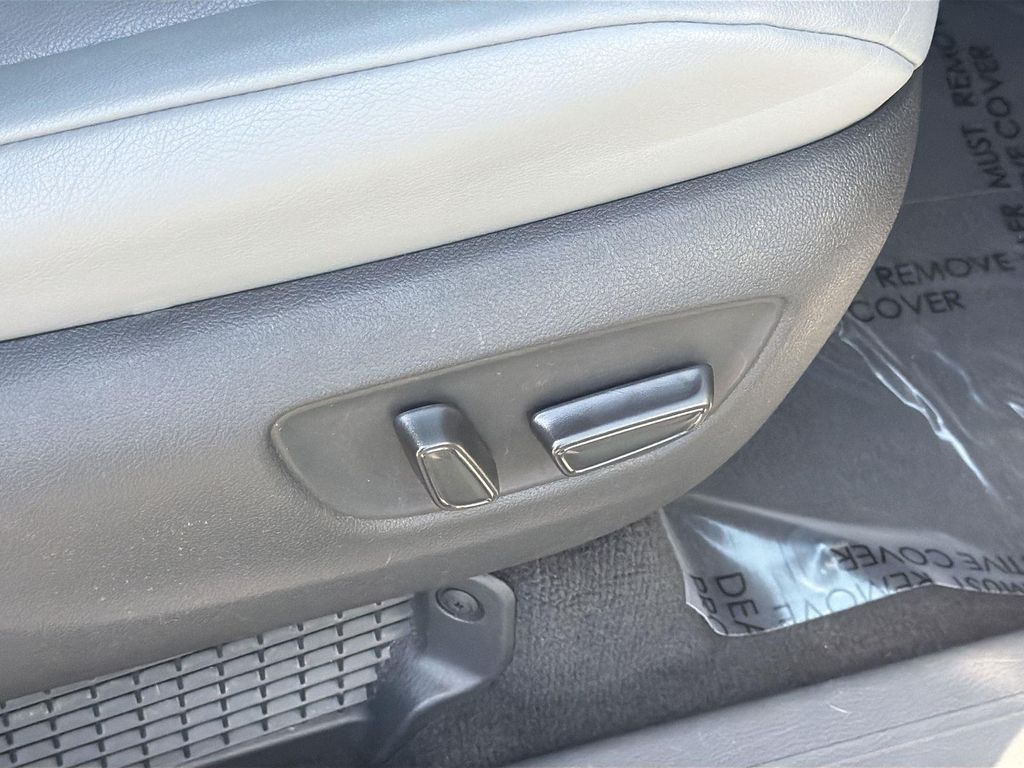 Thumbnail: 2023 Toyota Sienna - 39