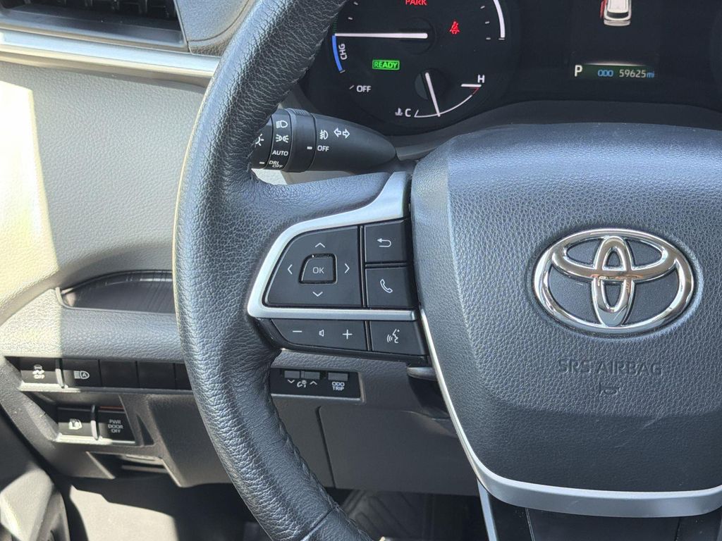 Thumbnail: 2023 Toyota Sienna - 24