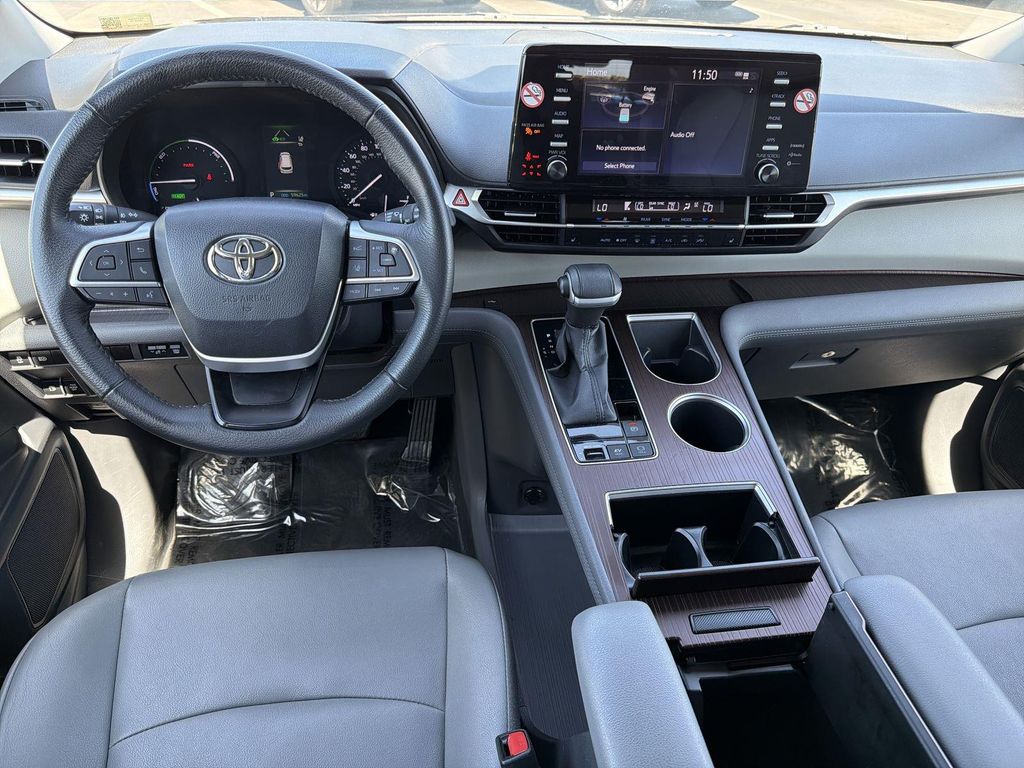 Thumbnail: 2023 Toyota Sienna - 2