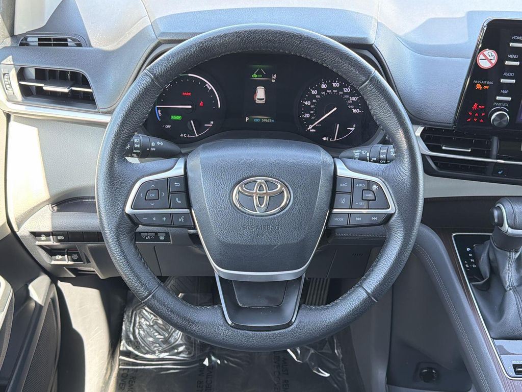 Thumbnail: 2023 Toyota Sienna - 9