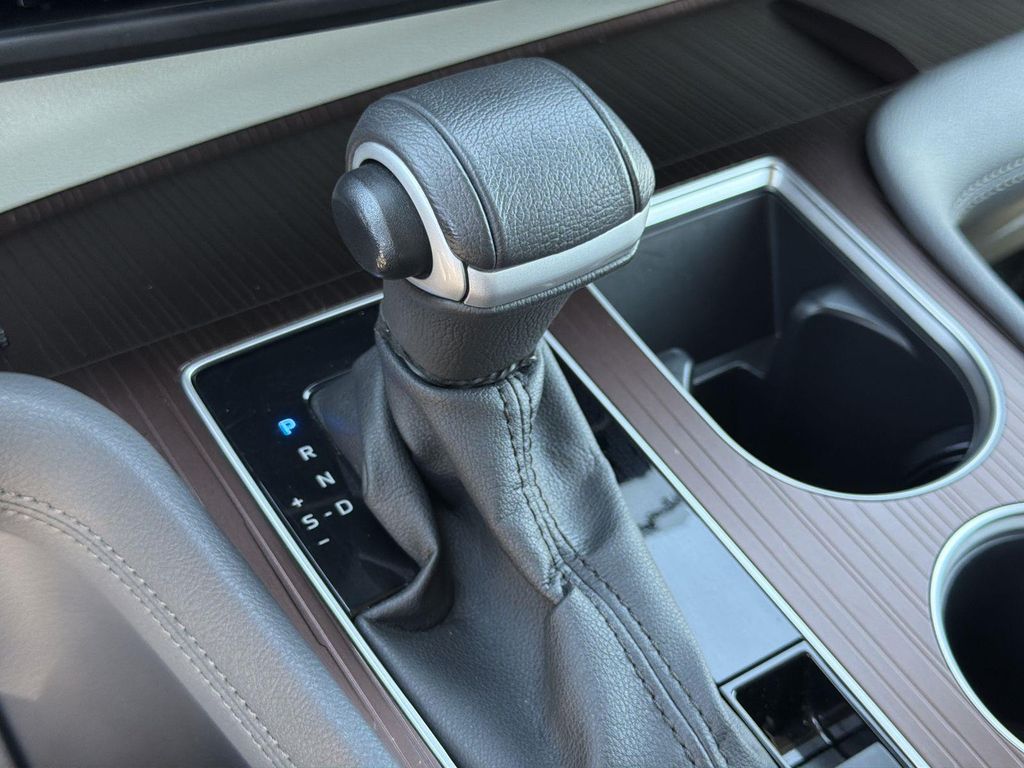 Thumbnail: 2023 Toyota Sienna - 15