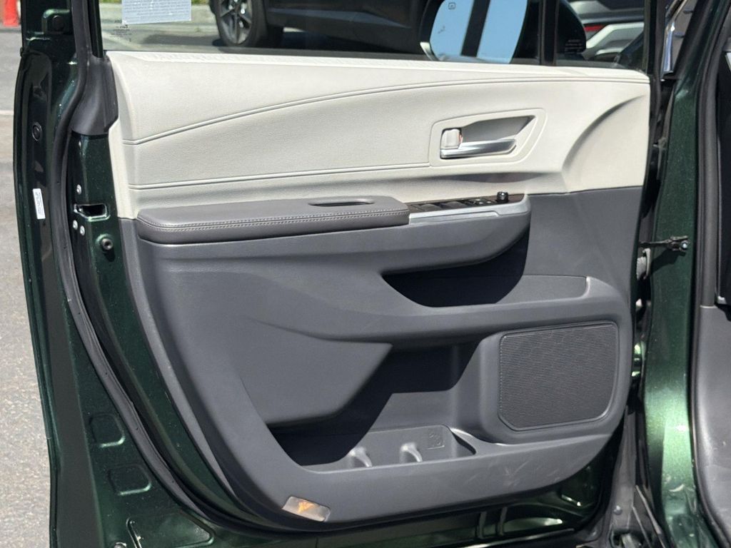 Thumbnail: 2023 Toyota Sienna - 31