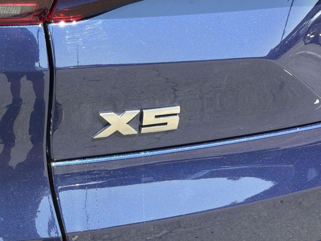 Thumbnail: 2021 BMW X5 - 33