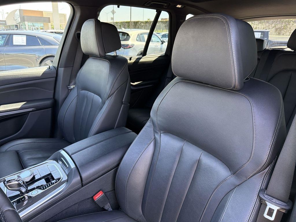 Thumbnail: 2021 BMW X5 - 10