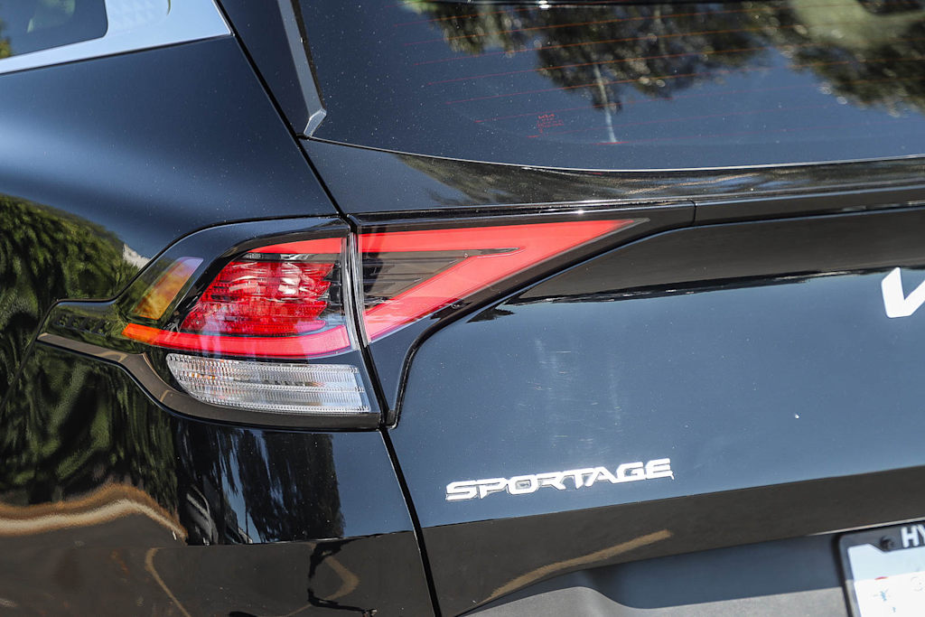 Thumbnail: 2023 Kia Sportage - 21