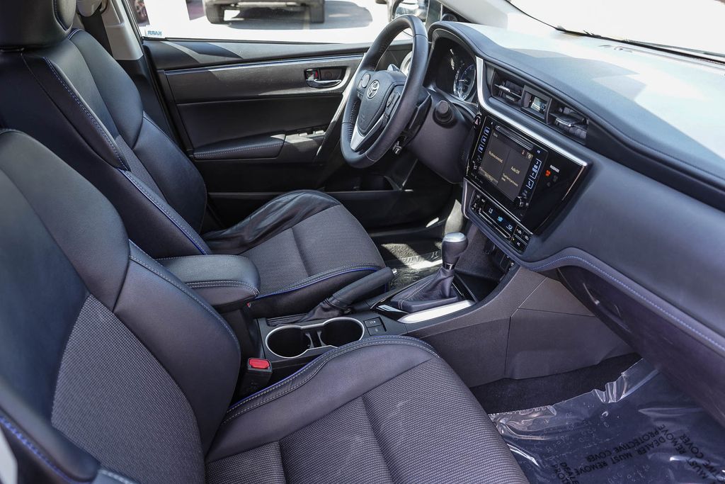 Thumbnail: 2017 Toyota Corolla - 10