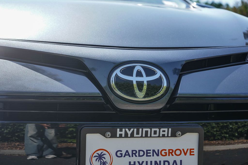Thumbnail: 2017 Toyota Corolla - 6