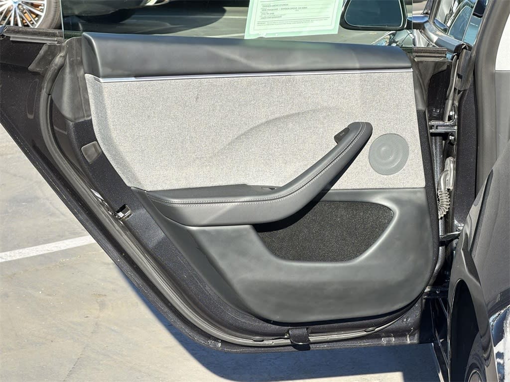 Thumbnail: 2025 Tesla Model 3 - 33