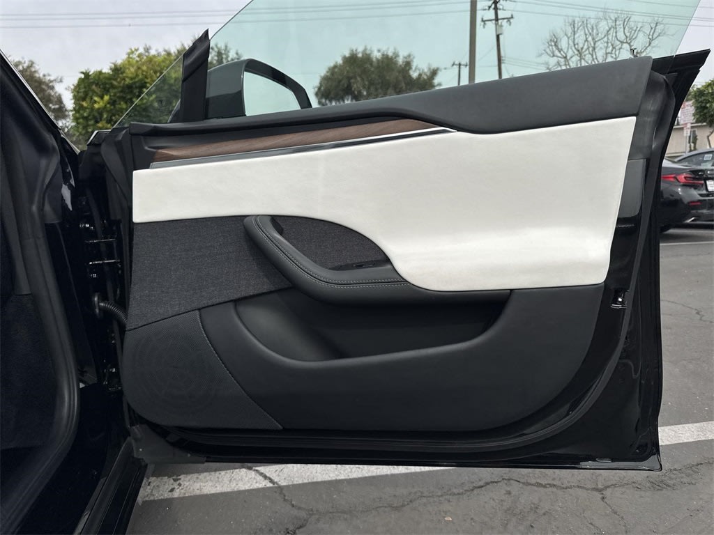 Thumbnail: 2023 Tesla Model S - 36