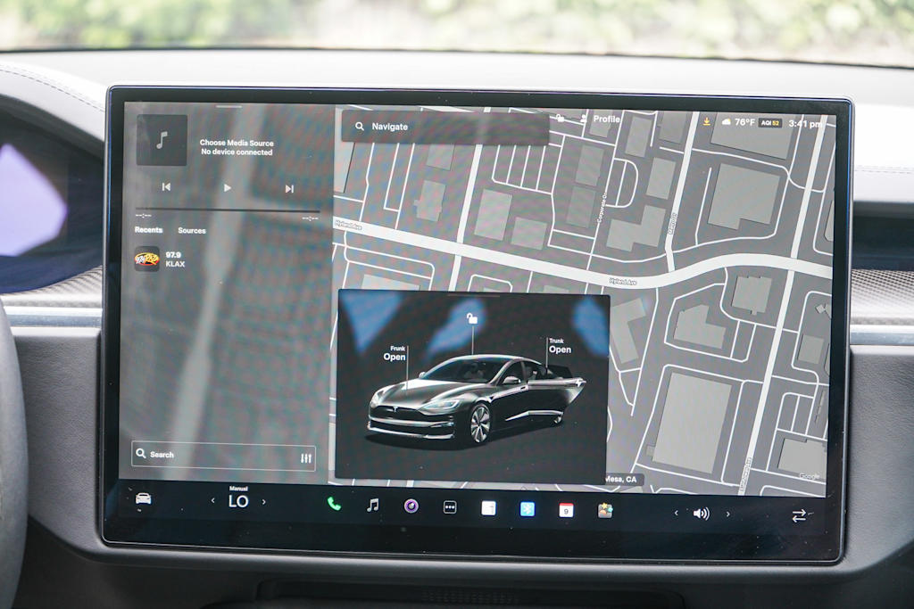 Thumbnail: 2023 Tesla Model S - 10