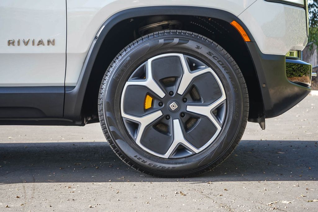 Thumbnail: 2023 Rivian R1S - 21