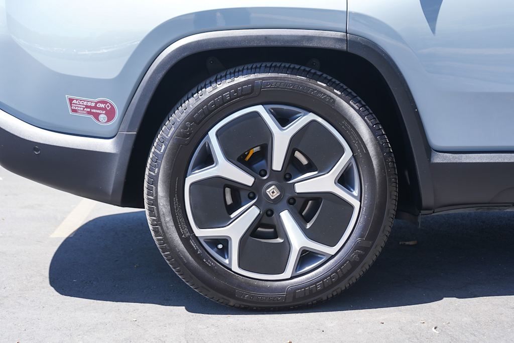 Thumbnail: 2024 Rivian R1S - 7