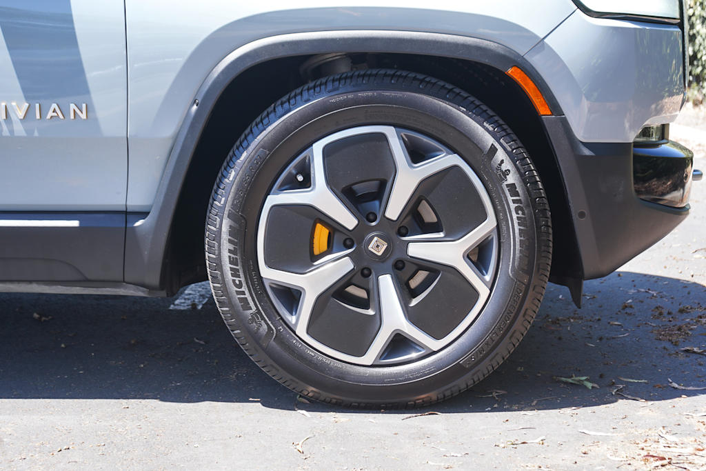 Thumbnail: 2024 Rivian R1S - 19
