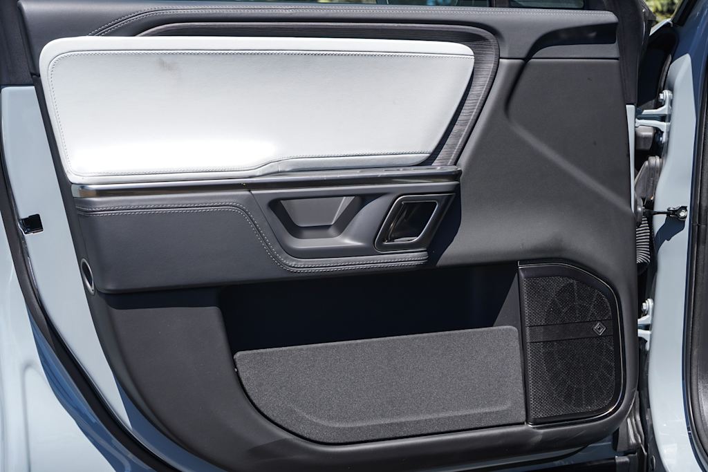 Thumbnail: 2024 Rivian R1S - 23