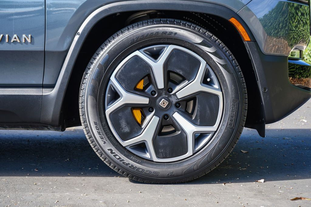 Thumbnail: 2023 Rivian R1S - 19