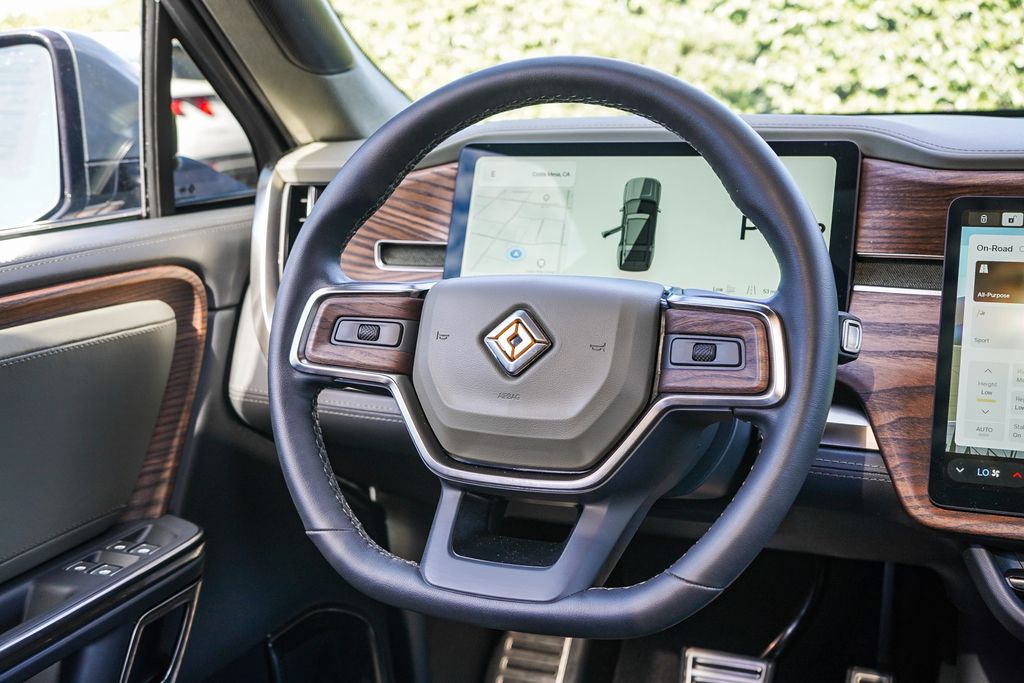 Thumbnail: 2023 Rivian R1S - 9