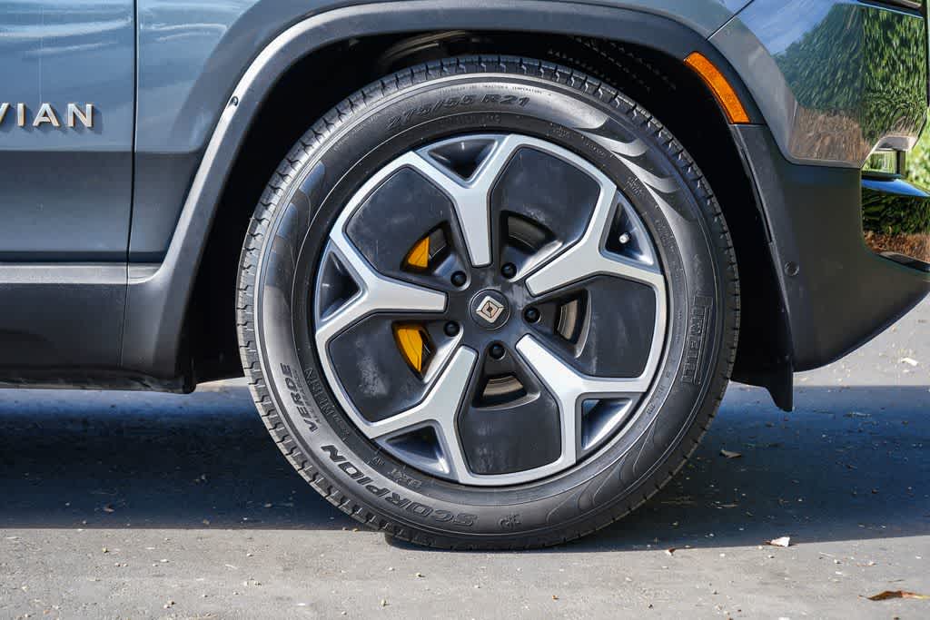 Thumbnail: 2023 Rivian R1S - 19