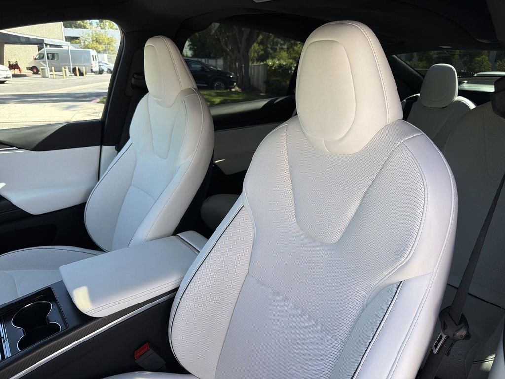 Thumbnail: 2022 Tesla Model X - 11