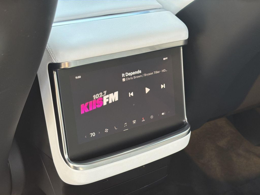 Thumbnail: 2022 Tesla Model X - 31