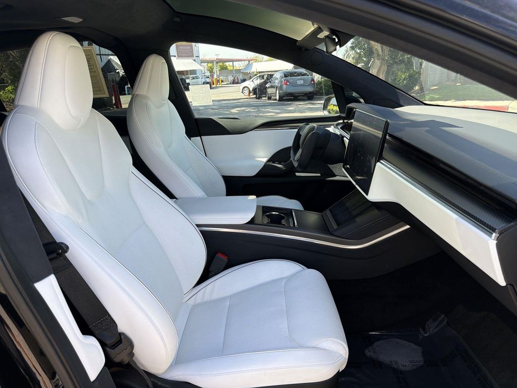 Thumbnail: 2022 Tesla Model X - 35