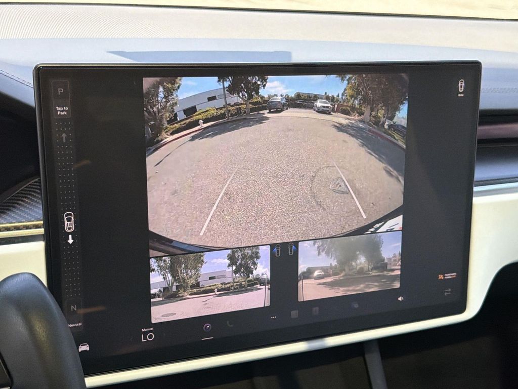 Thumbnail: 2022 Tesla Model X - 23