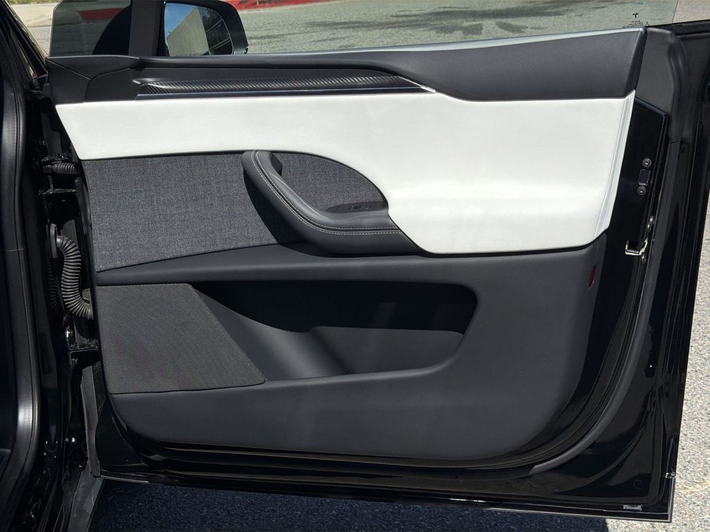 Thumbnail: 2022 Tesla Model X - 34