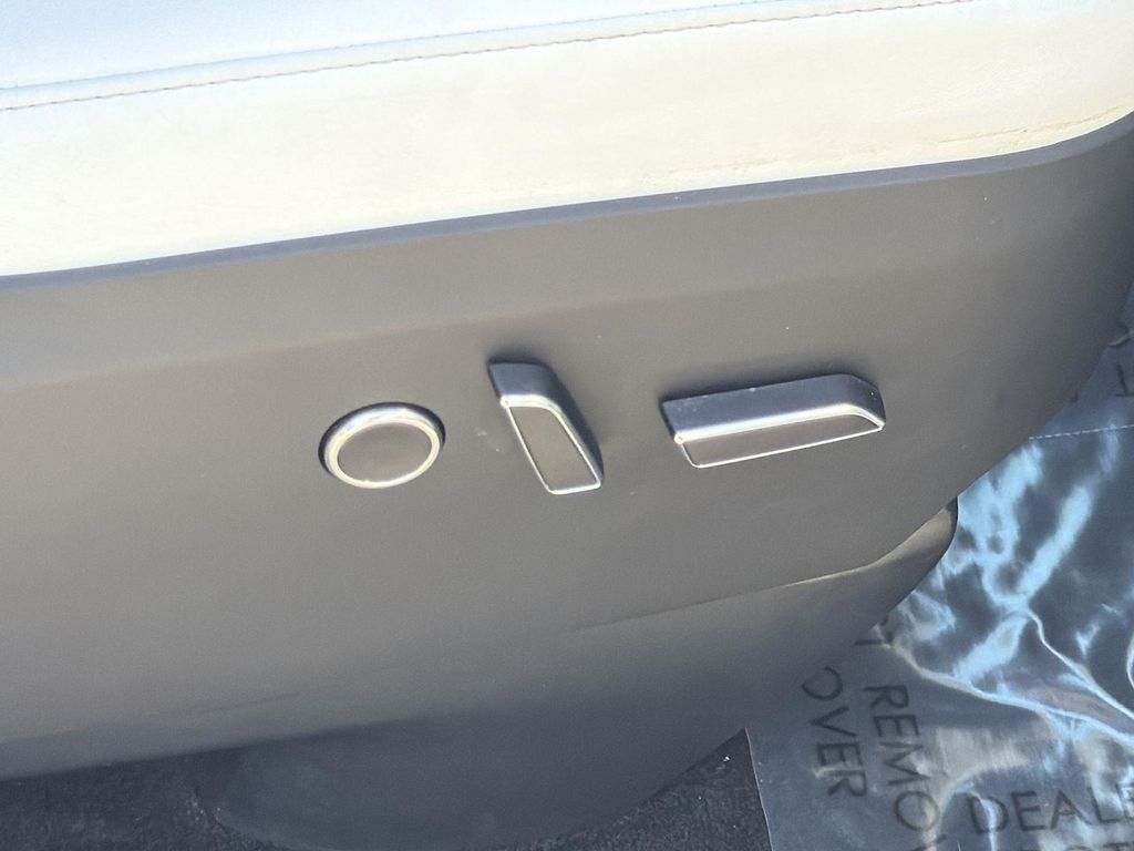 Thumbnail: 2022 Tesla Model X - 36