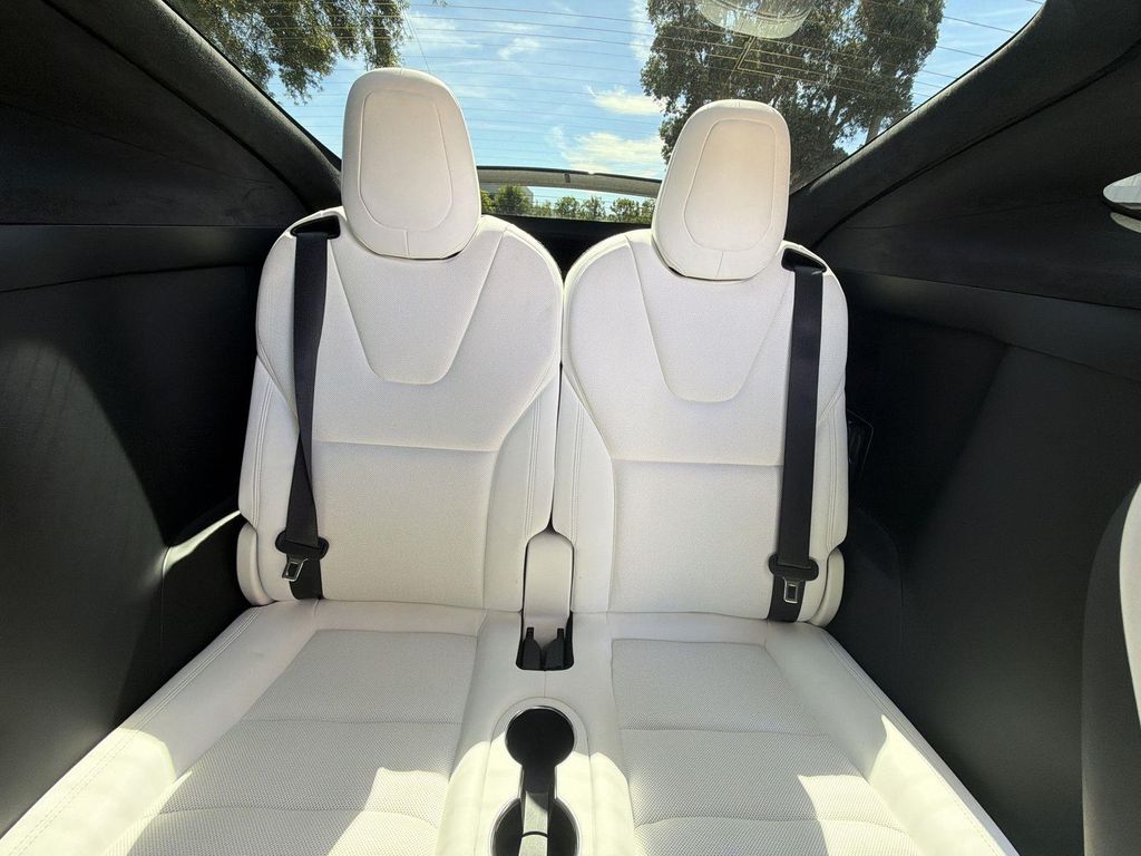 Thumbnail: 2022 Tesla Model X - 32