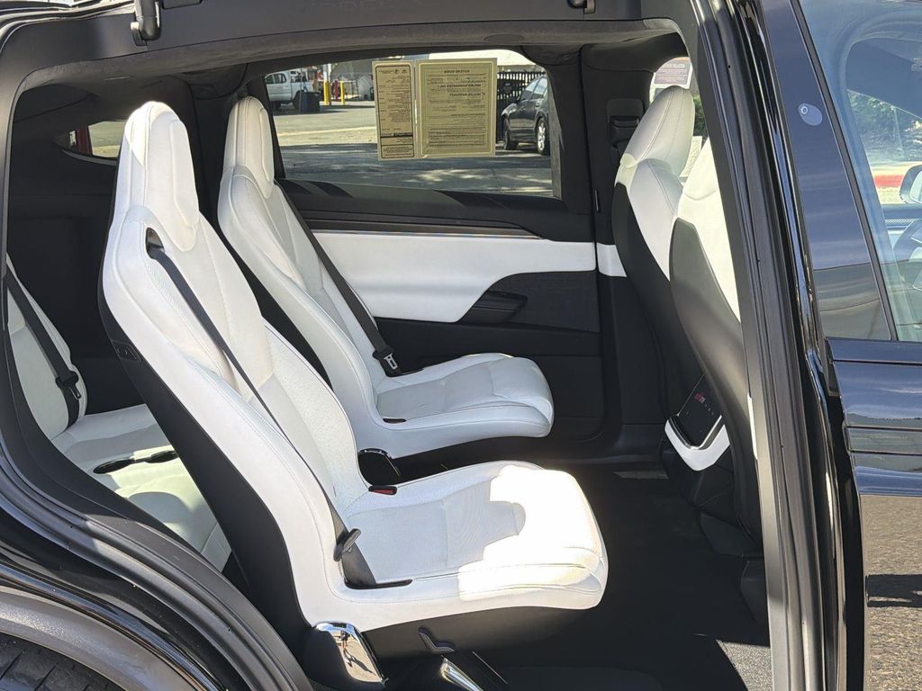 Thumbnail: 2022 Tesla Model X - 33