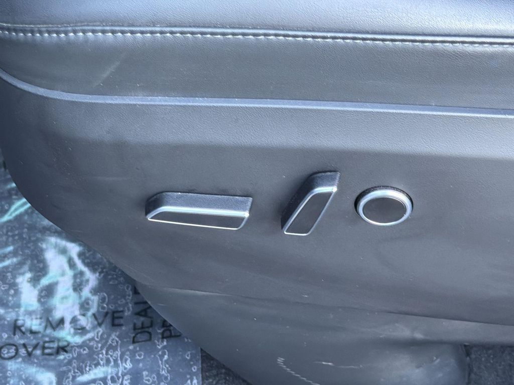 Thumbnail: 2022 Tesla Model X - 33