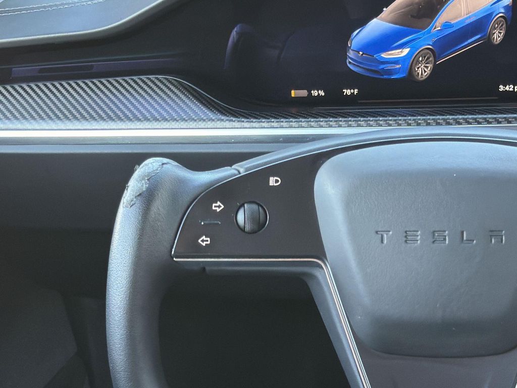 Thumbnail: 2022 Tesla Model X - 22