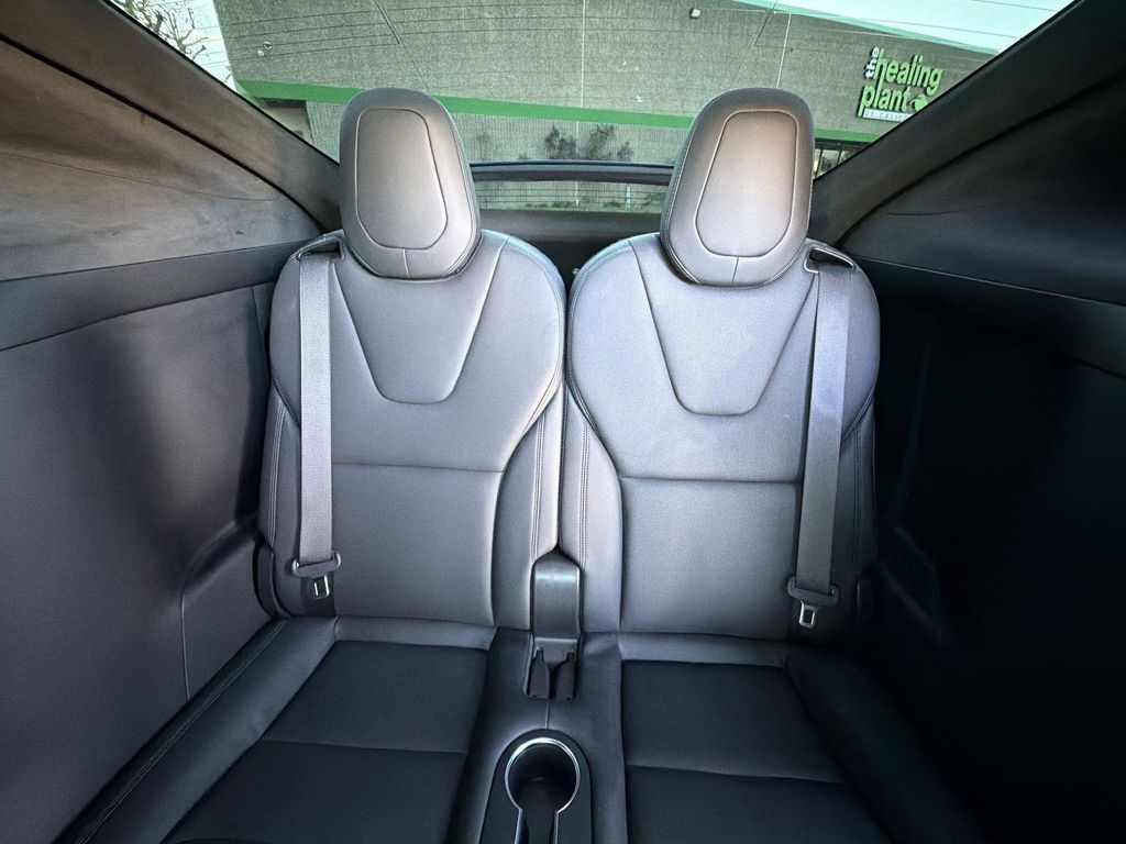 Thumbnail: 2022 Tesla Model X - 36