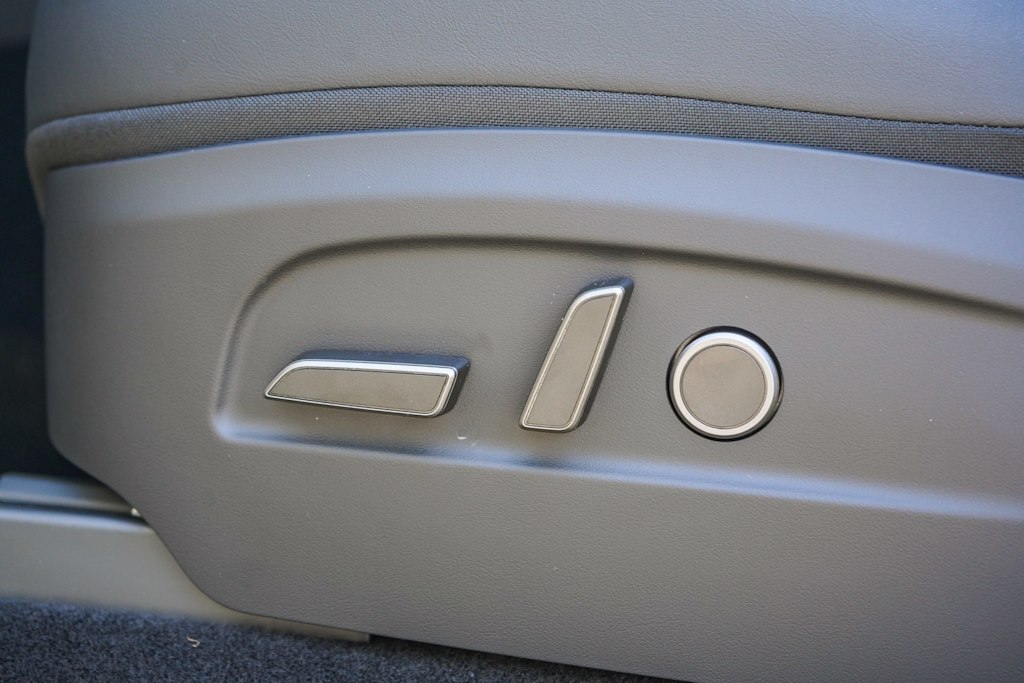 Thumbnail: 2026 Tesla Model Y - 21