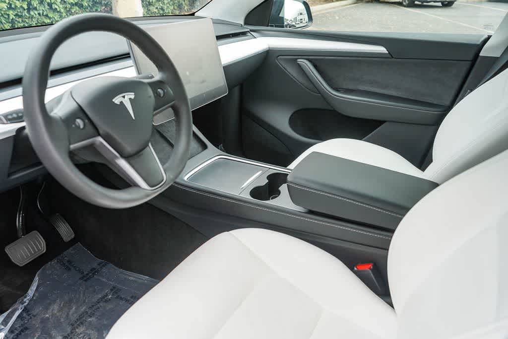 Thumbnail: 2025 Tesla Model Y - 10