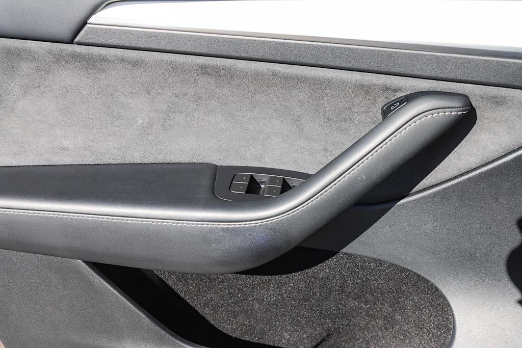 Thumbnail: 2023 Tesla Model Y - 21