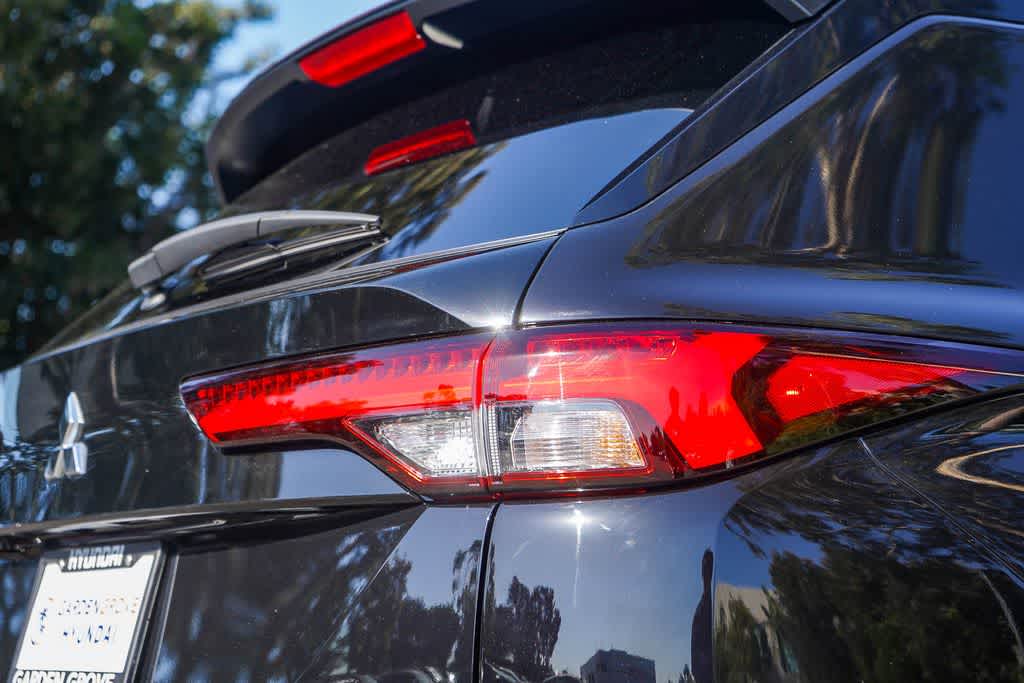Thumbnail: 2025 Mitsubishi Outlander - 21