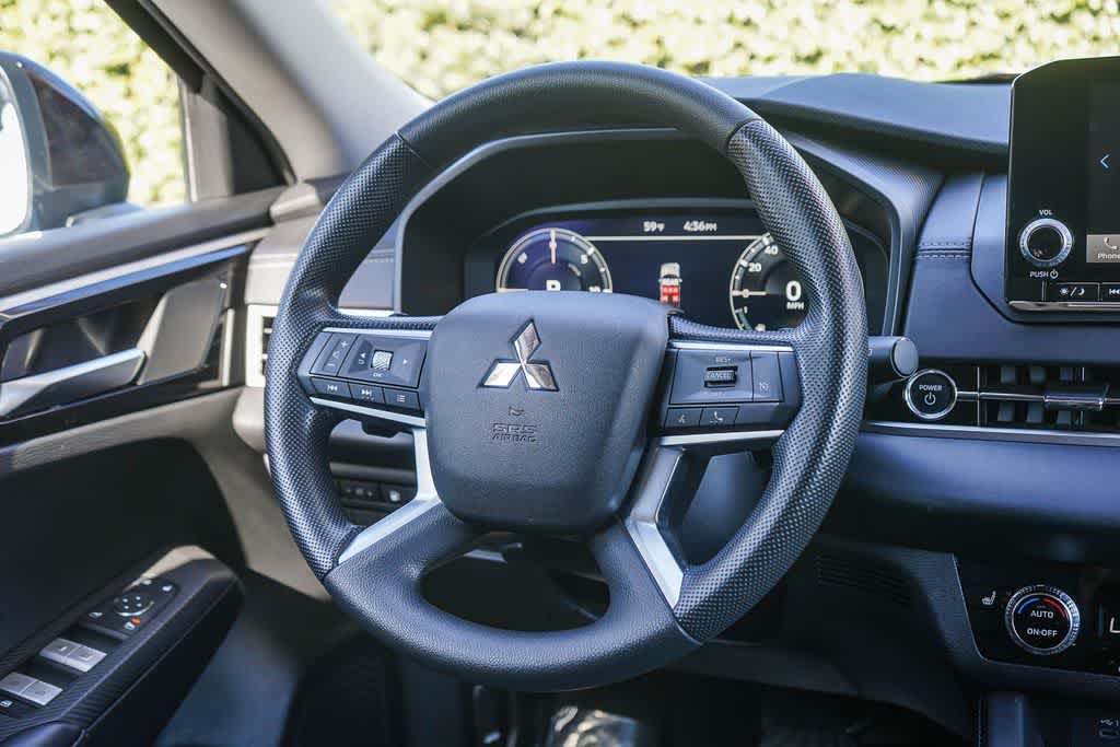 Thumbnail: 2025 Mitsubishi Outlander - 9