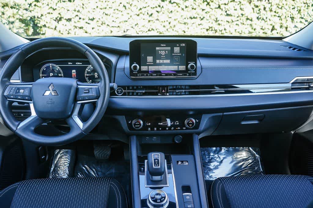 Thumbnail: 2025 Mitsubishi Outlander - 2