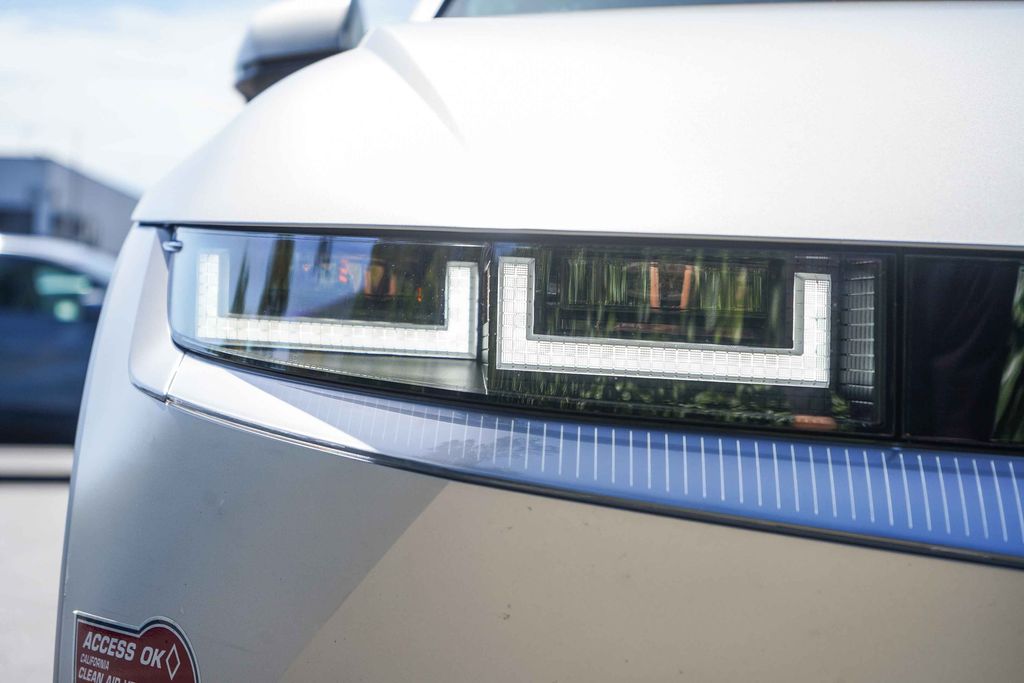 Thumbnail: 2023 Hyundai Ioniq 5 - 21