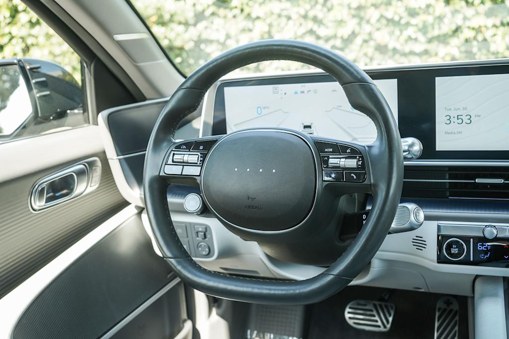 Thumbnail: 2023 Hyundai Ioniq 6 - 8