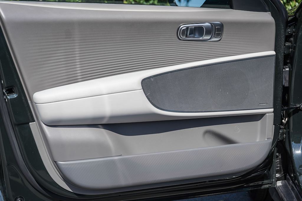 Thumbnail: 2023 Hyundai Ioniq 6 - 23