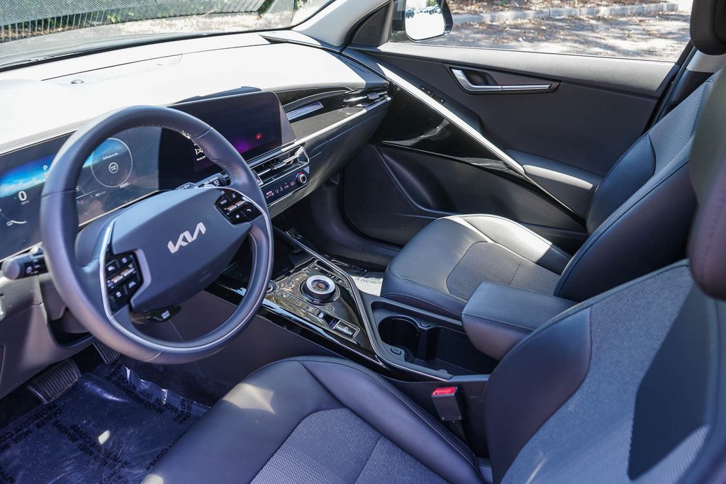 Thumbnail: 2023 Kia Niro - 13