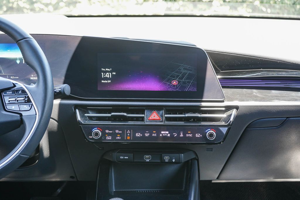 Thumbnail: 2023 Kia Niro - 14