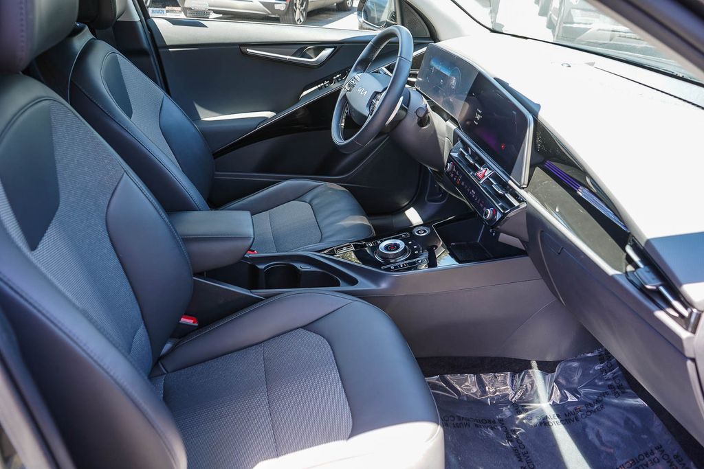 Thumbnail: 2023 Kia Niro - 10