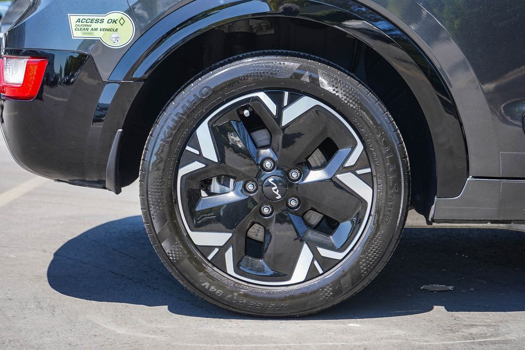 Thumbnail: 2023 Kia Niro - 7