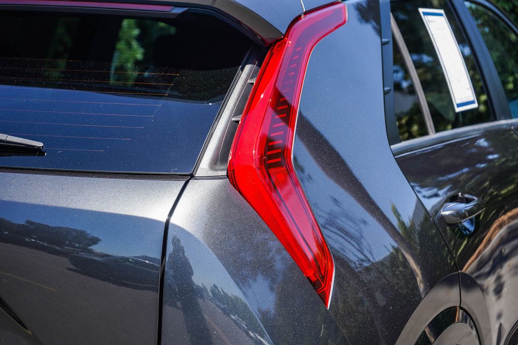 Thumbnail: 2023 Kia Niro - 19