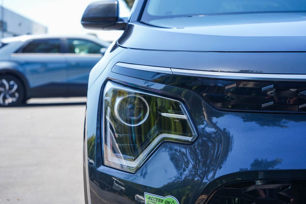 Thumbnail: 2023 Kia Niro - 6